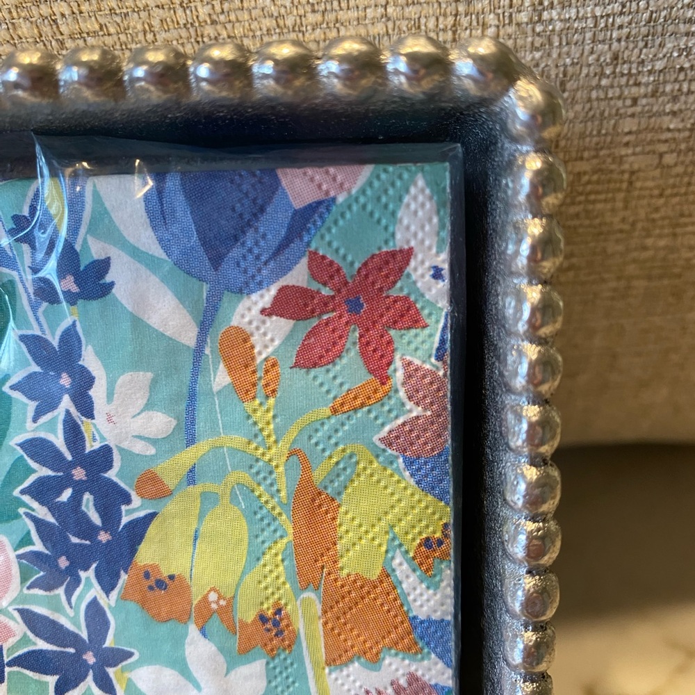 Mariposa (w label) Beaded Cocktail Napkin Tray & 20 sealed floral IHR napkins - Picture 4 of 8